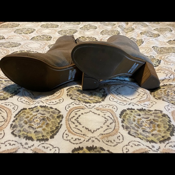Toms taupe ankle booties - Picture 3 of 3